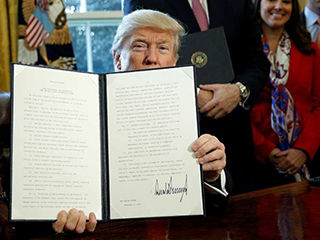 Trump Realiza una Firma Para Eliminar Cárteles y el Narco en México